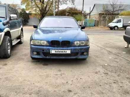 BMW 530 2001 года за 2 800 000 тг. в Алматы