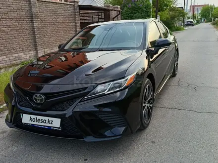Toyota Camry 2019 года за 9 800 000 тг. в Тараз – фото 3