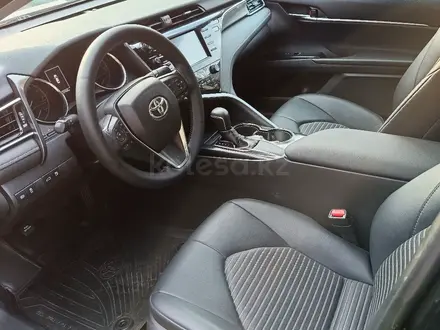 Toyota Camry 2019 года за 9 800 000 тг. в Тараз – фото 17