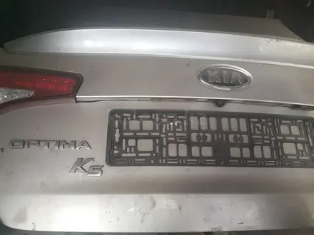 Крышка багажника Киа оптима за 1 000 тг. в Алматы