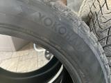 Комплект шин с шипами Yokohama 235/50/18 за 110 000 тг. в Алматы – фото 4