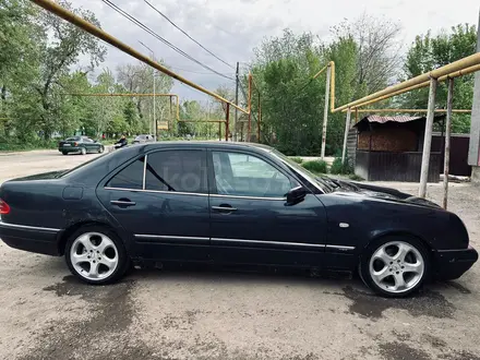 Mercedes-Benz E 280 1997 года за 2 800 000 тг. в Алматы – фото 3