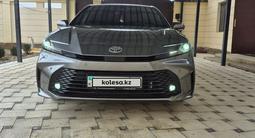 Toyota Camry 2025 года за 16 390 000 тг. в Шымкент – фото 3