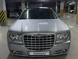 Chrysler 300C 2005 года за 6 000 000 тг. в Астана – фото 2