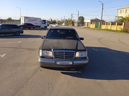 Mercedes-Benz E 220 1993 года за 2 200 000 тг. в Петропавловск