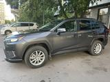 Toyota RAV4 2020 года за 16 500 000 тг. в Астана – фото 2