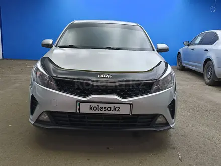 Kia Rio 2021 года за 6 169 000 тг. в Актобе – фото 2