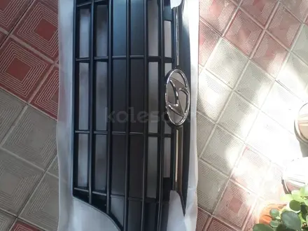 Решетка радиатора Hyundai Elantra за 55 000 тг. в Алматы