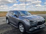Toyota Highlander 2023 года за 22 800 000 тг. в Актобе – фото 4