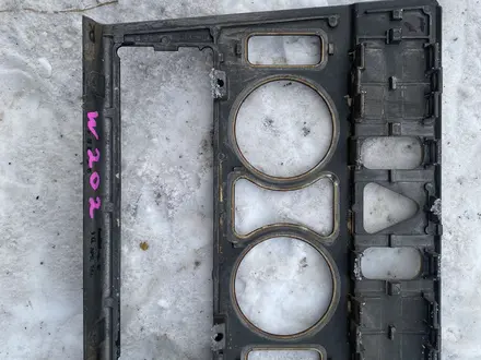 Рамка консоль магнитолы мерс 202 за 15 000 тг. в Астана – фото 2
