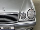 Mercedes-Benz E 320 1998 года за 2 900 000 тг. в Алматы – фото 2