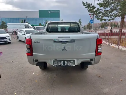 Mitsubishi L200 DC Invite+ 2021 года за 19 990 000 тг. в Петропавловск – фото 3