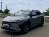 Toyota bZ4X 2022 года за 10 000 000 тг. в Алматы