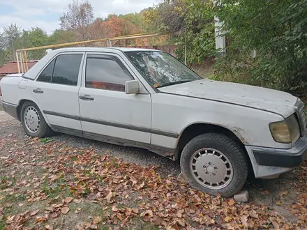 Mercedes-Benz E 200 1988 года за 300 000 тг. в Алматы – фото 2