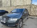 Volkswagen Touareg 2005 года за 5 000 000 тг. в Актау – фото 2