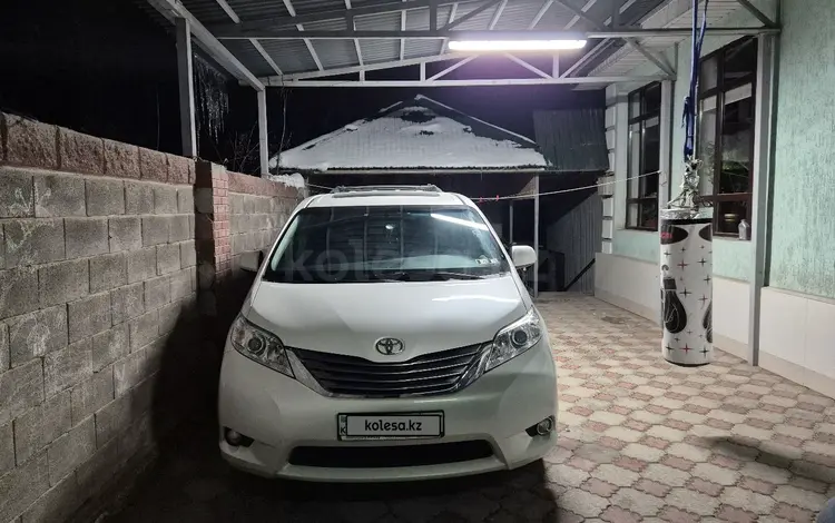 Toyota Sienna 2017 годаfor16 000 000 тг. в Алматы