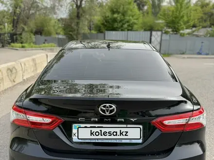 Toyota Camry 2018 года за 13 400 000 тг. в Алматы – фото 6