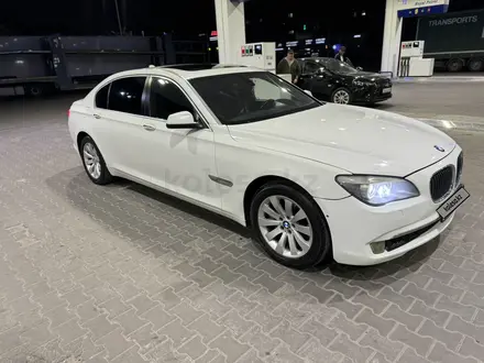 BMW 750 2010 года за 8 000 000 тг. в Алматы – фото 8