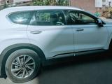 Hyundai Santa Fe 2020 годаүшін13 300 000 тг. в Актобе – фото 3