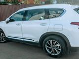 Hyundai Santa Fe 2020 годаүшін13 300 000 тг. в Актобе – фото 2