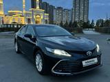 Toyota Camry 2023 года за 16 500 000 тг. в Астана