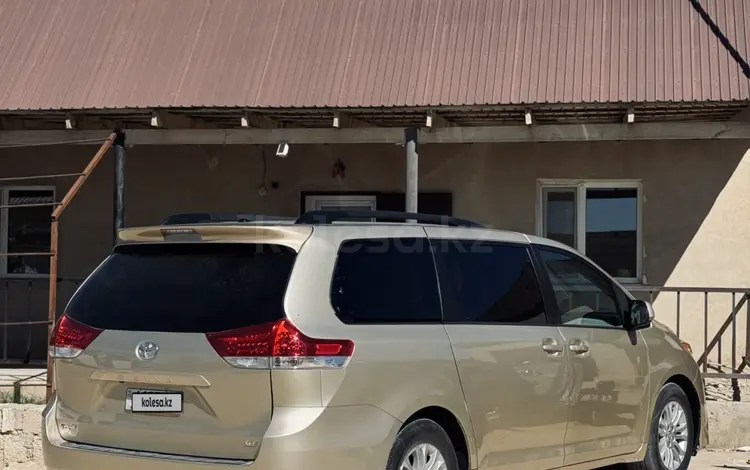 Toyota Sienna 2013 года за 9 300 000 тг. в Актау