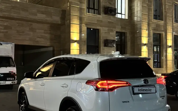 Toyota RAV4 2017 годаүшін11 700 000 тг. в Алматы