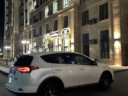 Toyota RAV4 2017 года за 11 700 000 тг. в Алматы – фото 4