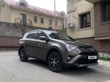 Toyota RAV4 2018 года за 13 200 000 тг. в Алматы