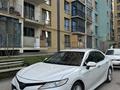 Toyota Camry 2018 года за 13 750 000 тг. в Алматы – фото 4