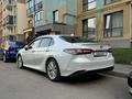 Toyota Camry 2018 года за 13 750 000 тг. в Алматы – фото 22