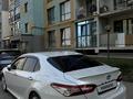 Toyota Camry 2018 года за 13 750 000 тг. в Алматы – фото 17