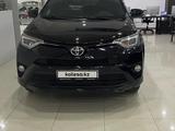 Toyota RAV4 2018 года за 12 500 000 тг. в Шымкент – фото 2