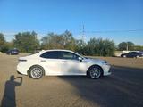Toyota Camry 2020 годаүшін14 100 000 тг. в Семей – фото 2
