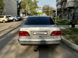 Mercedes-Benz E 240 1998 года за 3 150 000 тг. в Алматы – фото 3