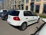 Volkswagen Golf 2005 года за 2 800 000 тг. в Астана – фото 2