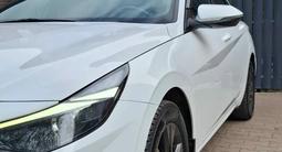 Hyundai Elantra 2023 года за 8 500 000 тг. в Уральск – фото 4