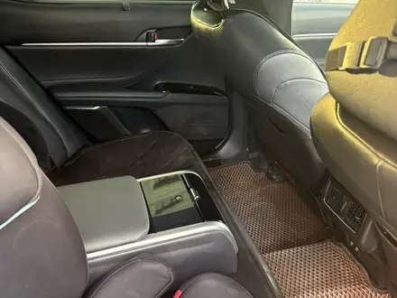 Toyota Camry 2021 года за 18 000 000 тг. в Актау – фото 5