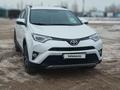 Toyota RAV4 2019 года за 13 500 000 тг. в Актобе