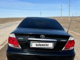 Toyota Camry 2004 года за 5 500 000 тг. в Сатпаев – фото 2