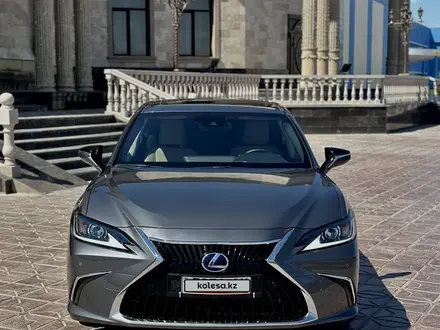 Lexus ES 300h 2019 года за 13 000 000 тг. в Кызылорда