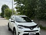 Toyota RAV4 2015 года за 9 600 000 тг. в Тараз