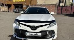 Toyota Camry 2018 года за 14 700 000 тг. в Астана – фото 2