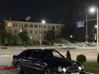 Mercedes-Benz E 230