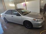 Toyota Camry 2005 годаүшін4 000 000 тг. в Актобе – фото 3