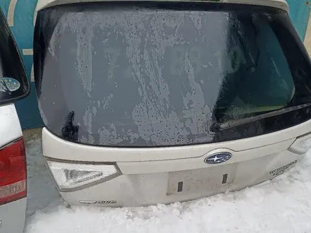 Крышка багажника дверь задняя за 880 тг. в Алматы – фото 2