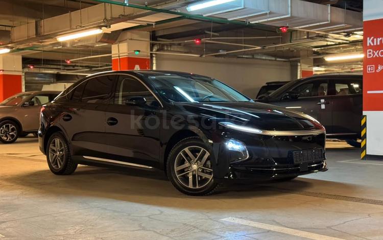 Hongqi E-QM5 — фото 1