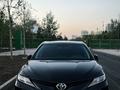 Toyota Camry 2021 года за 15 200 000 тг. в Астана