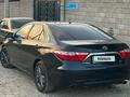 Toyota Camry 2015 года за 9 300 000 тг. в Шымкент – фото 2