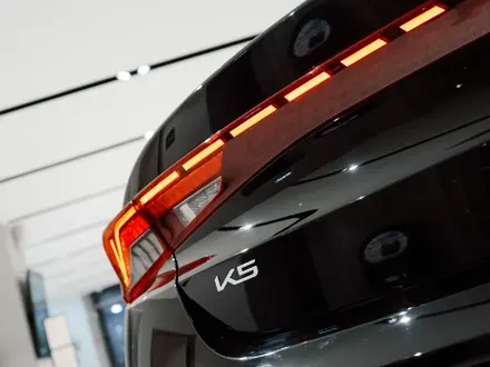 Kia K5 Prestige 2026 года за 15 990 000 тг. в Алматы – фото 28